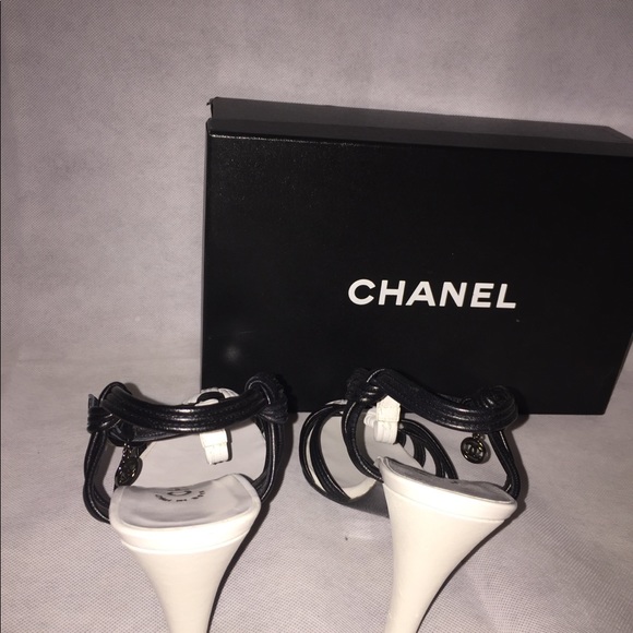 Chanel NBW Black and White Sandal - Picture 3 of 8